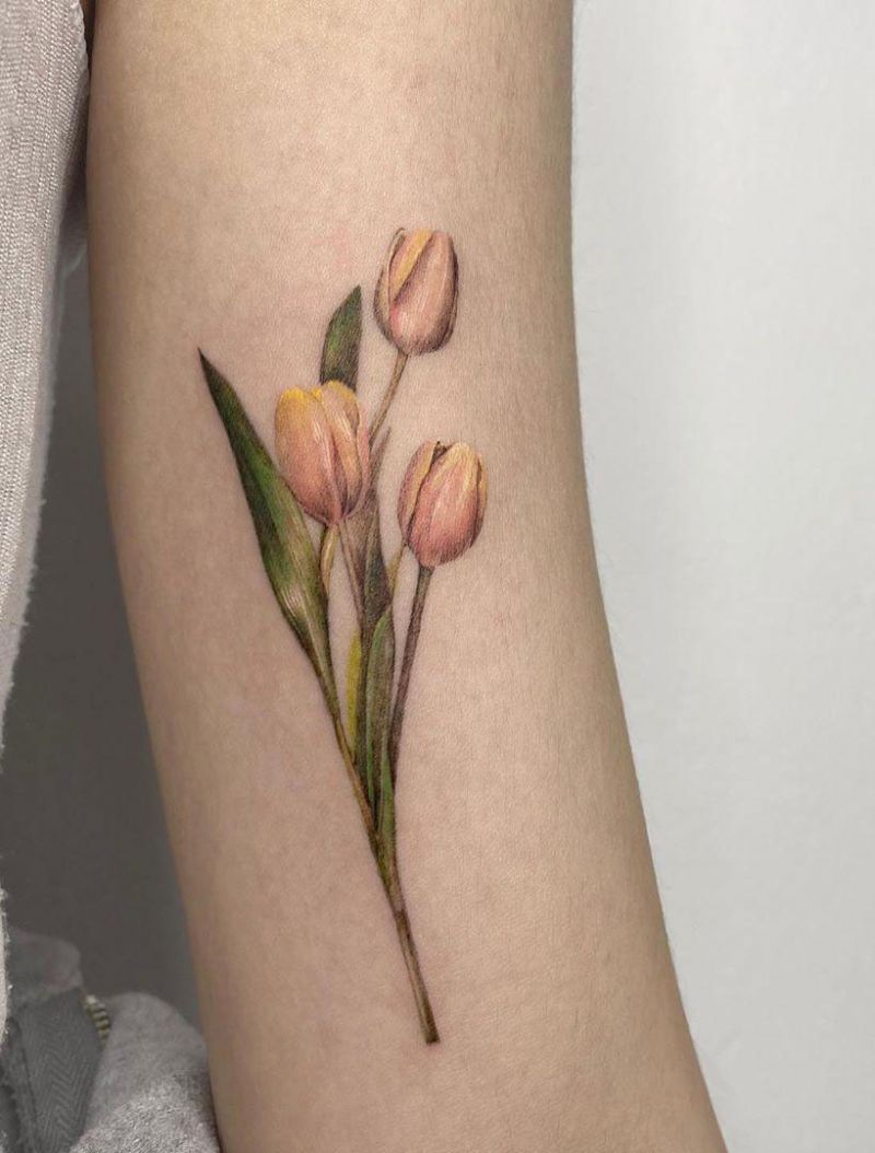 30 Elegant Tulip Tattoos for Women You Will Love