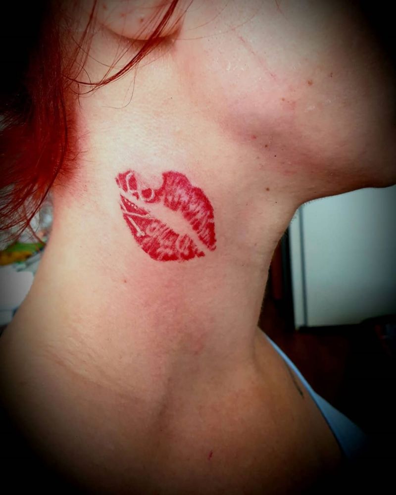 30 Pretty Kiss Tattoos You Will Love