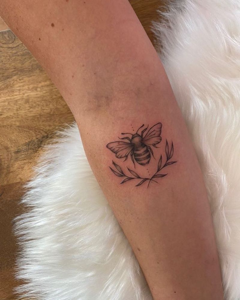 30 Pretty Bee Tattoos Make You Love Work