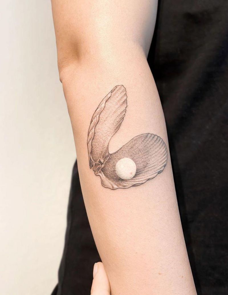 30 Elegant Clam Tattoos for Your Inspiration