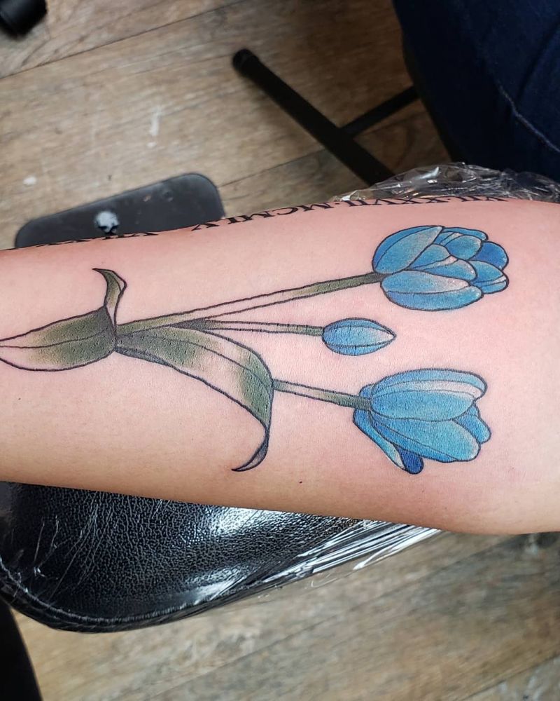 30 Elegant Tulip Tattoos for Women You Will Love