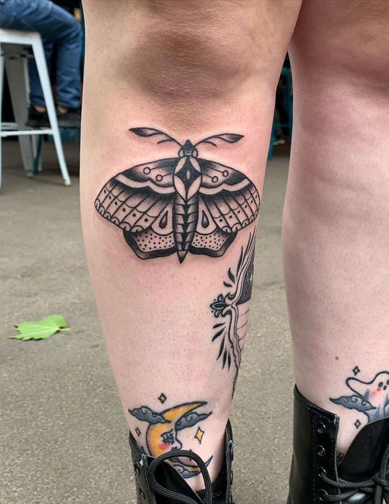 30 Pretty Moth Tattoos You Will Love to Try