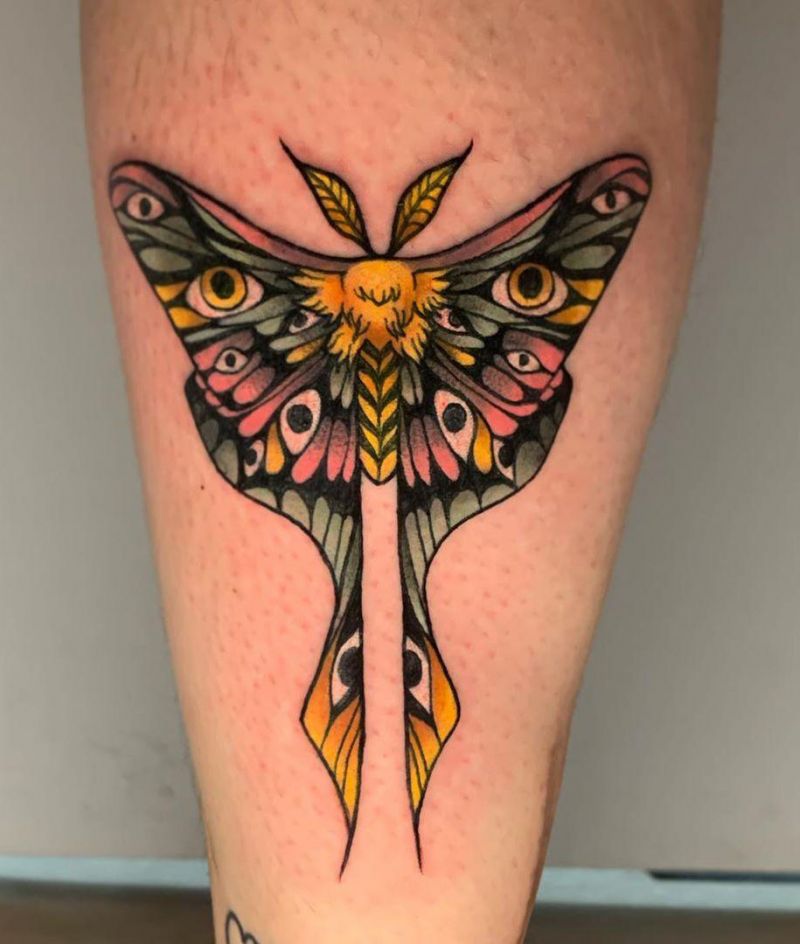 30 Pretty Moth Tattoos You Will Love to Try