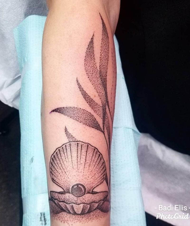 30 Elegant Clam Tattoos for Your Inspiration