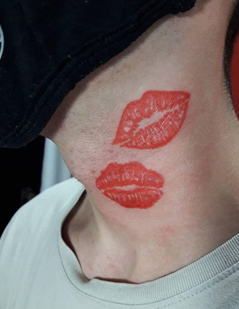 30 Pretty Kiss Tattoos You Will Love