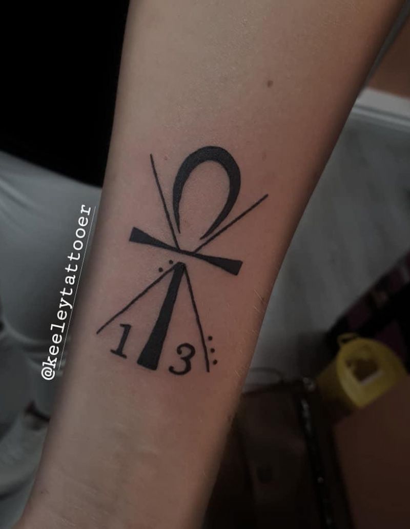 30 Pretty Ankh Tattoos to Inspire You