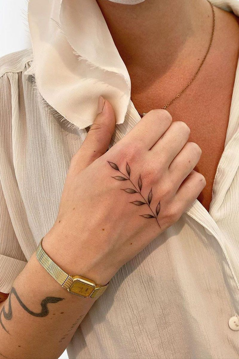 30 Pretty Small Tattoos Show Your Charm