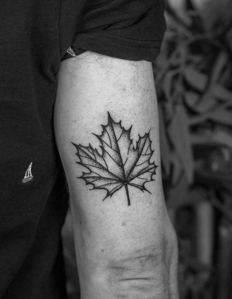 30 Elegant Maple Leaf Tattoos for Your Inspiration