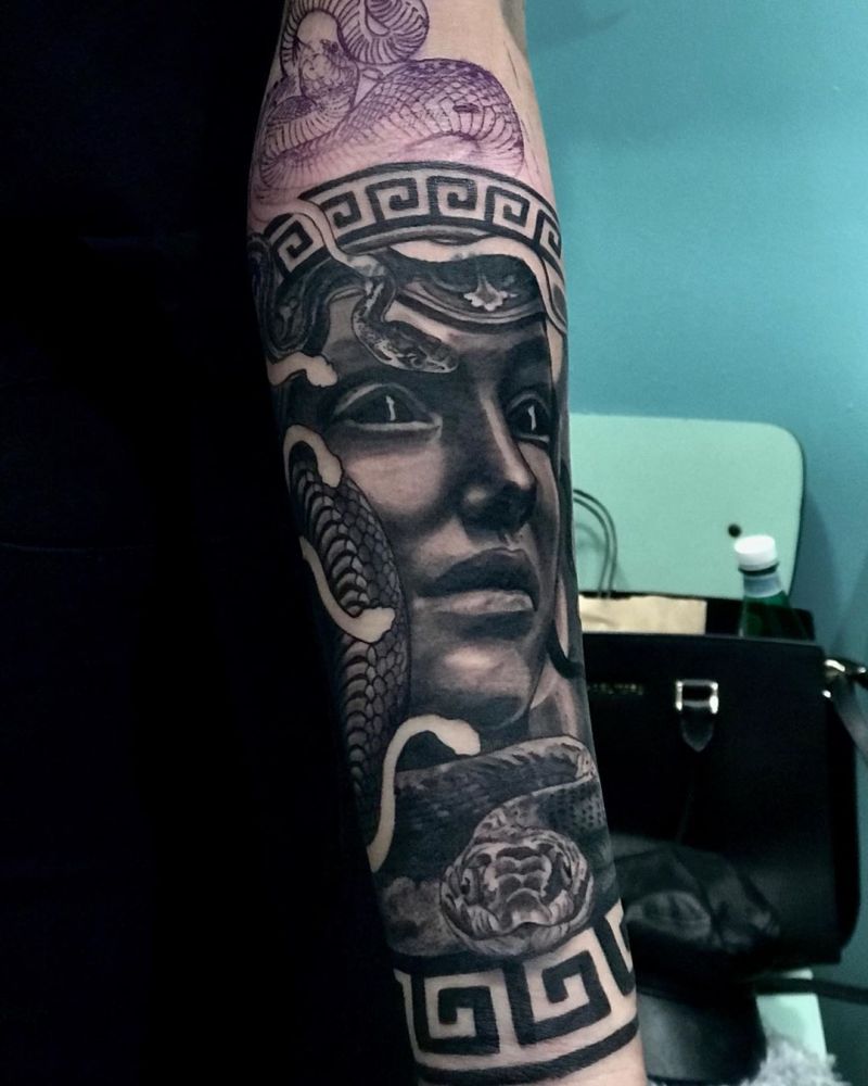 30 Pretty Gorgon Tattoos You Will Love