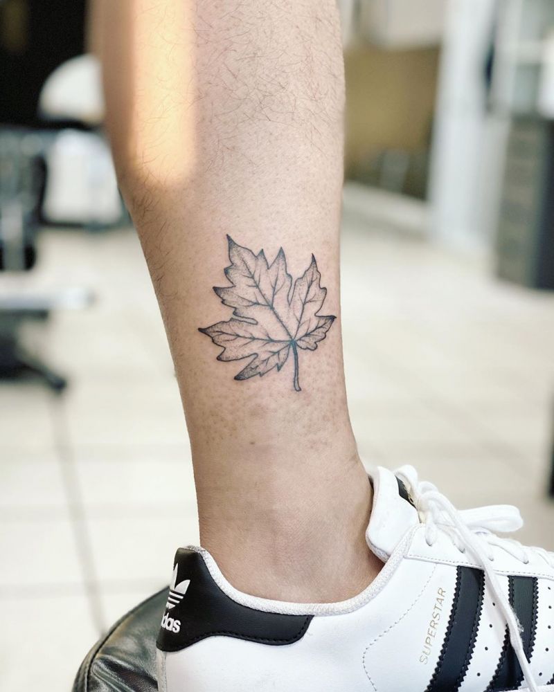 30 Elegant Maple Leaf Tattoos for Your Inspiration