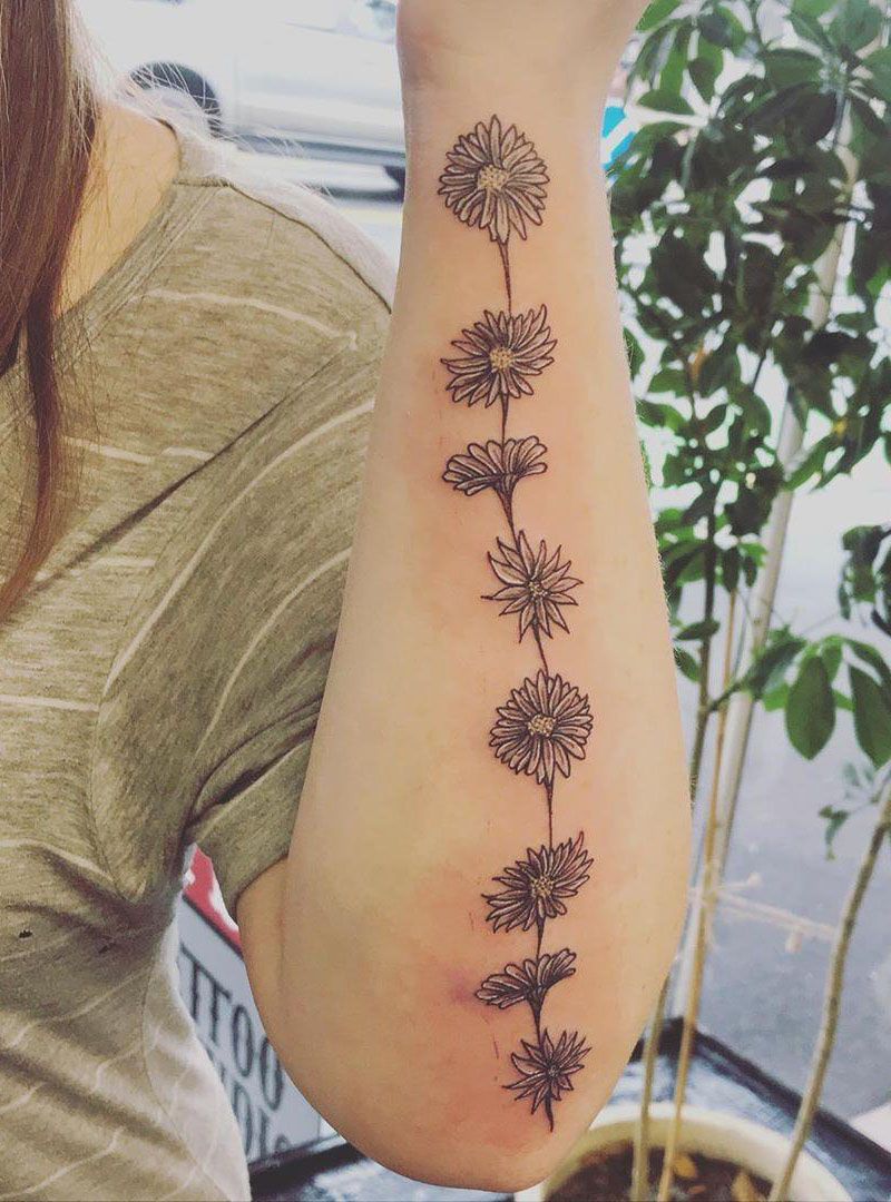 30 Pretty Daisy Chain Tattoos Make You The Focus of The Crowd