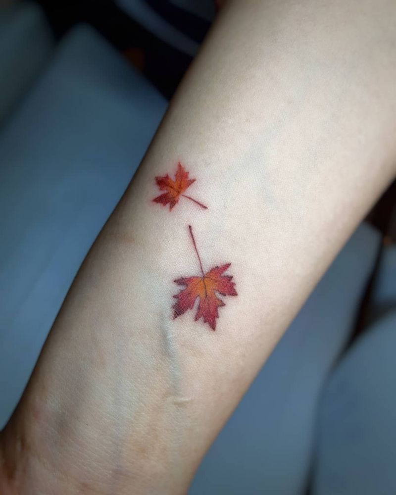 30 Elegant Maple Leaf Tattoos for Your Inspiration