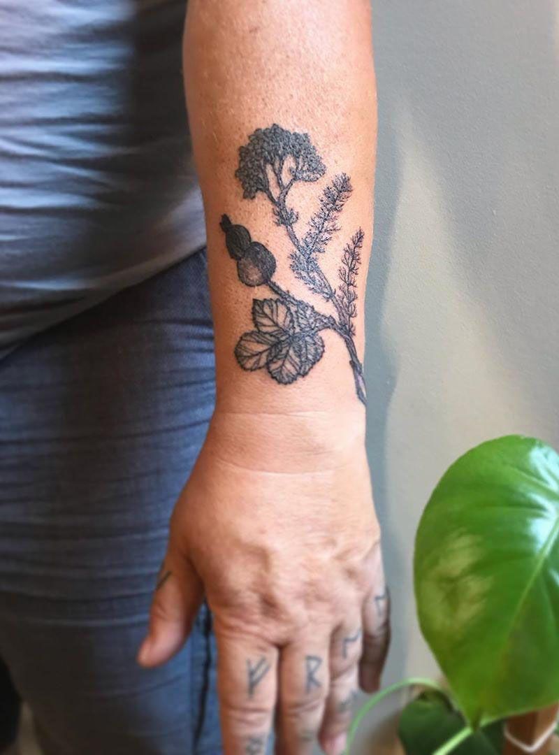 30 Pretty Yarrow Tattoos You Will Love