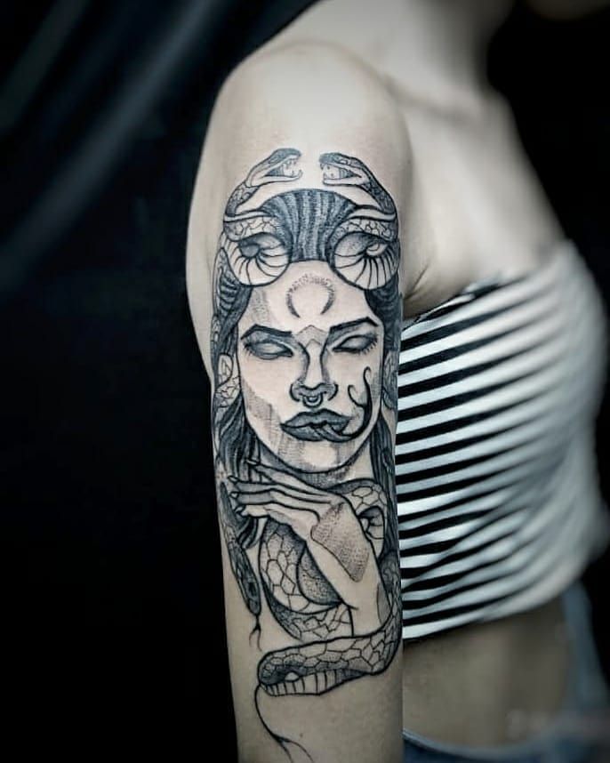 30 Pretty Gorgon Tattoos You Will Love