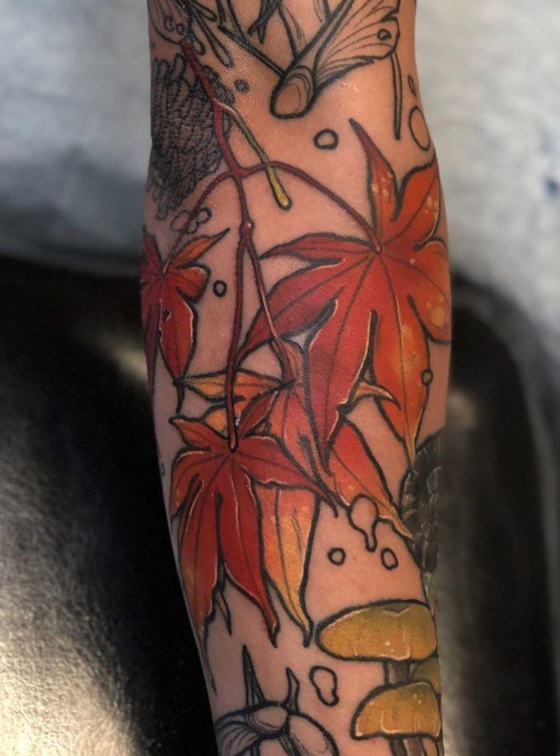 30 Elegant Maple Leaf Tattoos for Your Inspiration