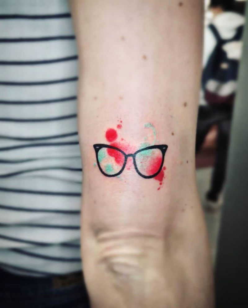 30 Pretty Sunglasses Tattoos You Will Love