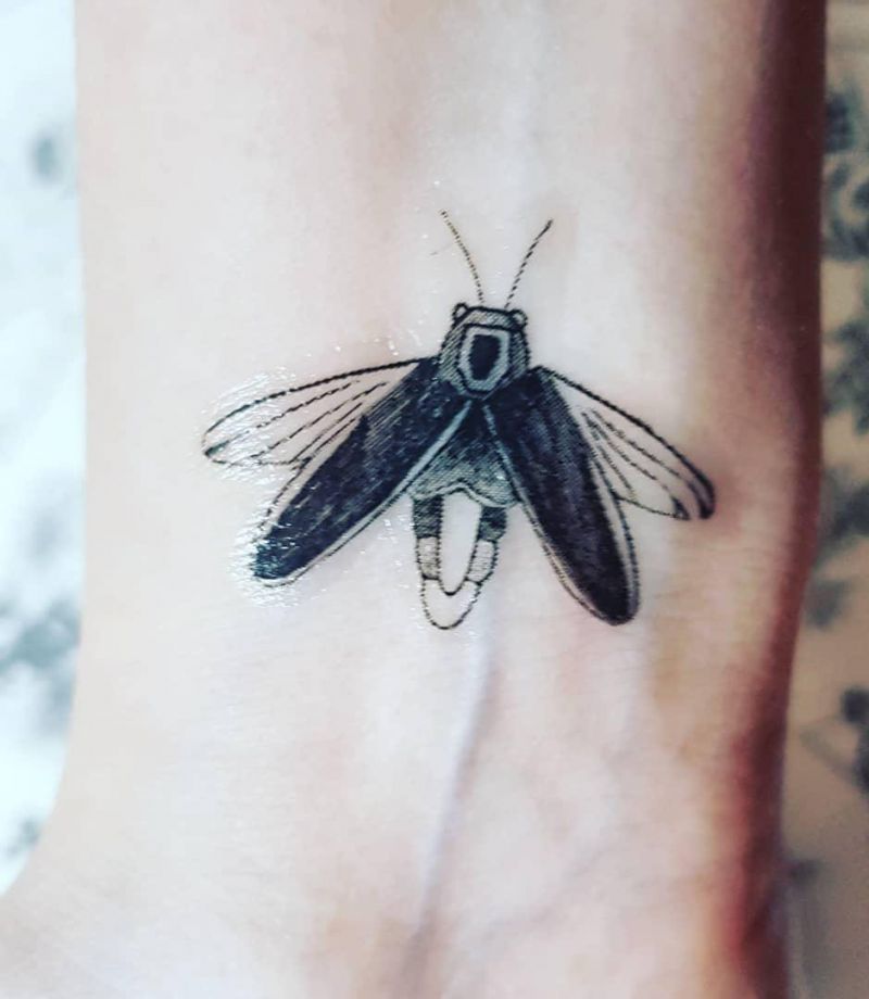 30 Pretty Firefly Tattoos to Inspire You