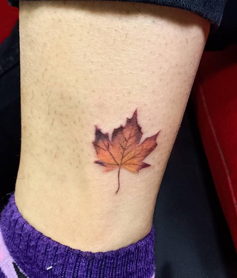 30 Elegant Maple Leaf Tattoos for Your Inspiration