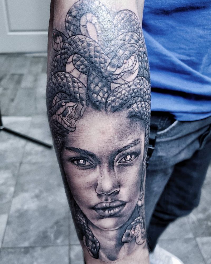 30 Pretty Gorgon Tattoos You Will Love