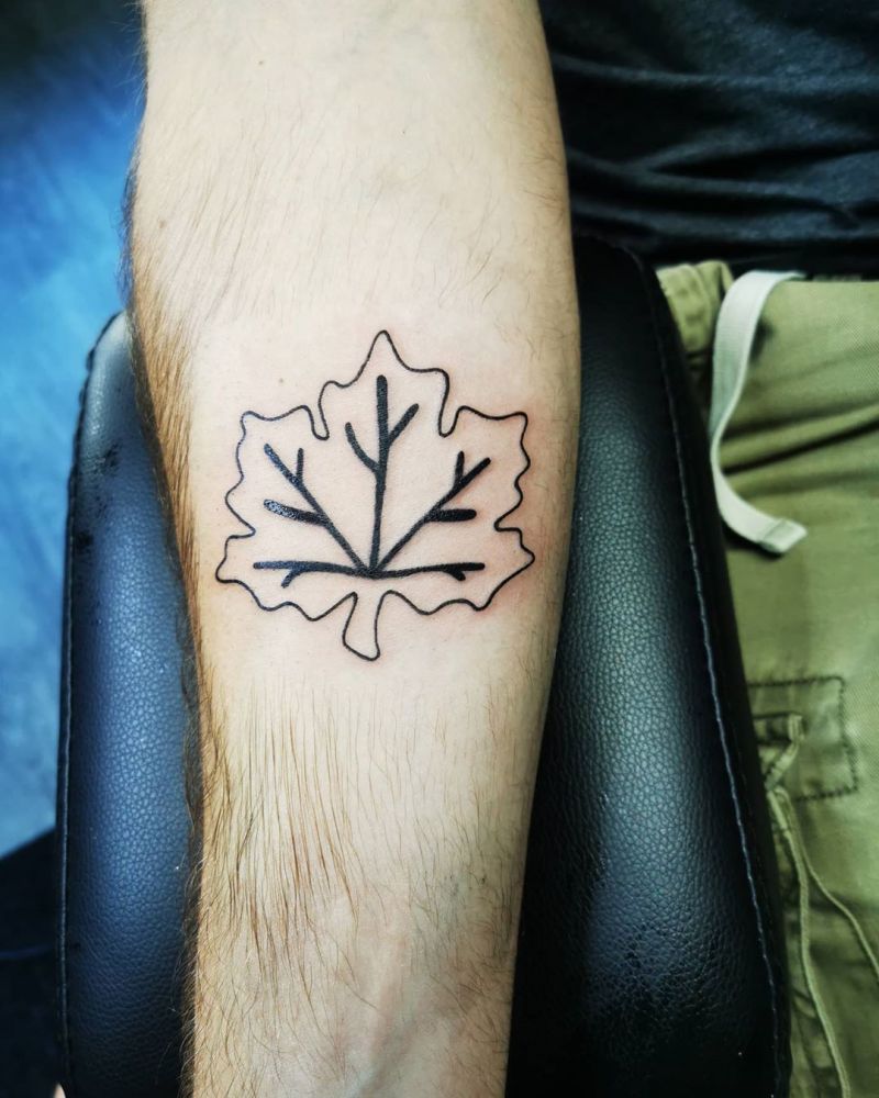 30 Elegant Maple Leaf Tattoos for Your Inspiration