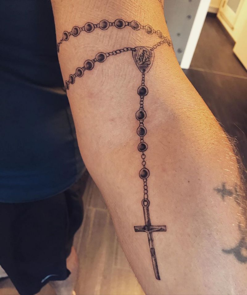 30 Pretty Rosary Tattoos to Inspire You