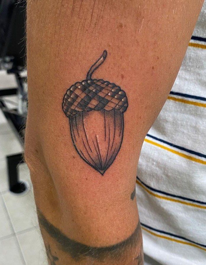 30 Pretty Acorn Tattoos Enhance Your Personality