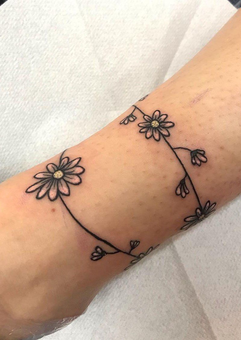 30 Pretty Daisy Chain Tattoos Make You The Focus of The Crowd