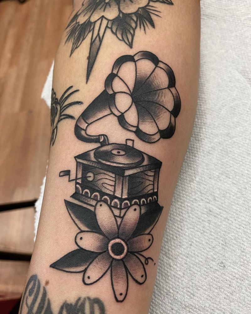 30 Pretty Radio Tattoos to Inspire You