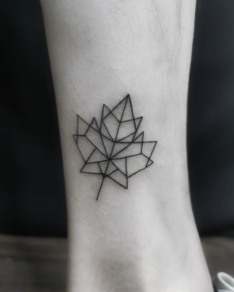 30 Elegant Maple Leaf Tattoos for Your Inspiration