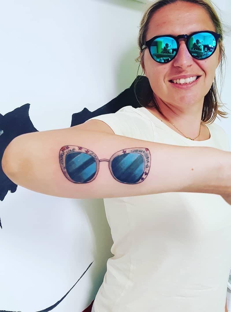 30 Pretty Sunglasses Tattoos You Will Love