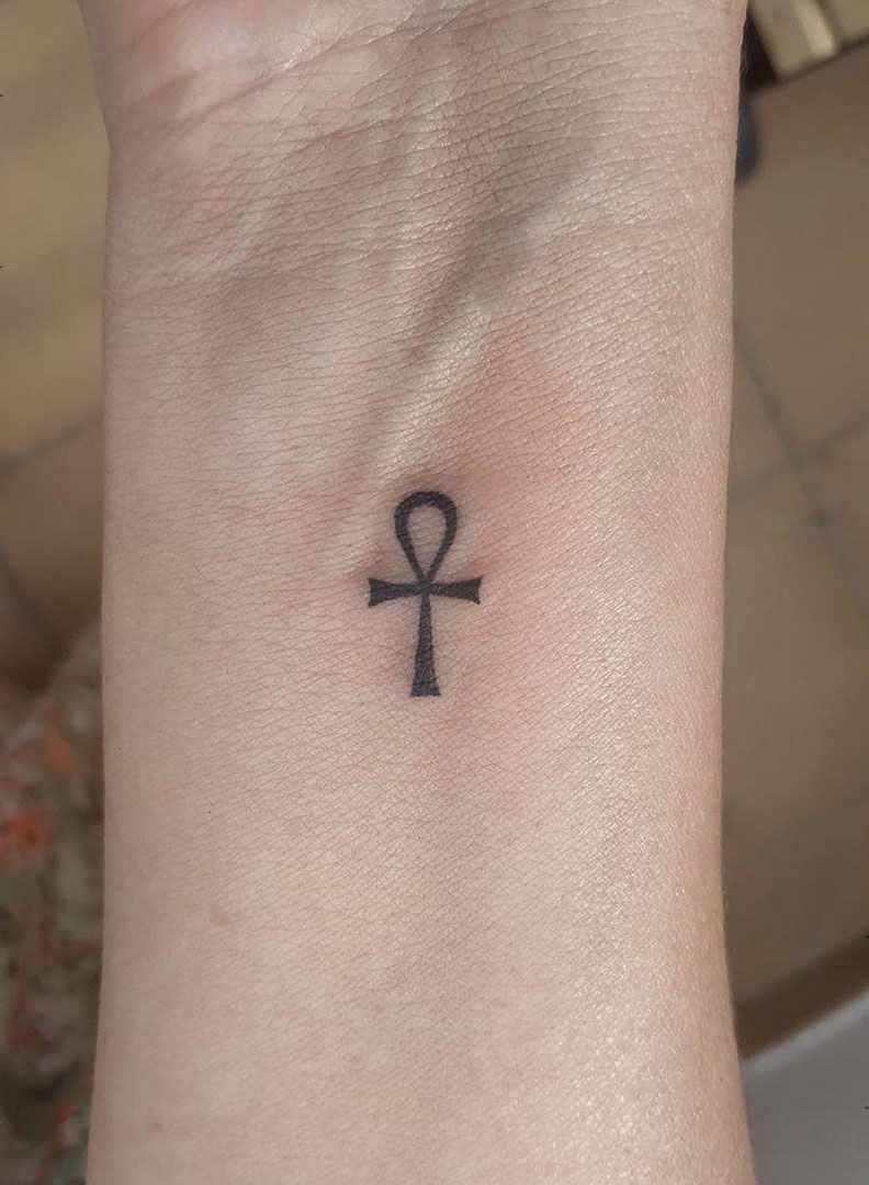 30 Pretty Ankh Tattoos to Inspire You
