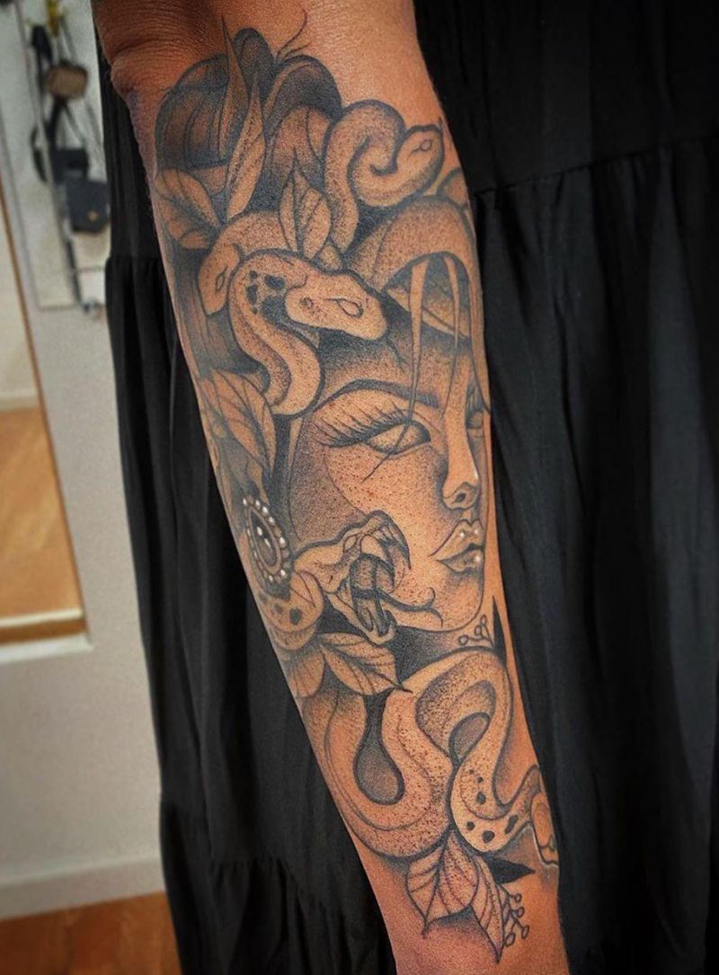 30 Pretty Gorgon Tattoos You Will Love