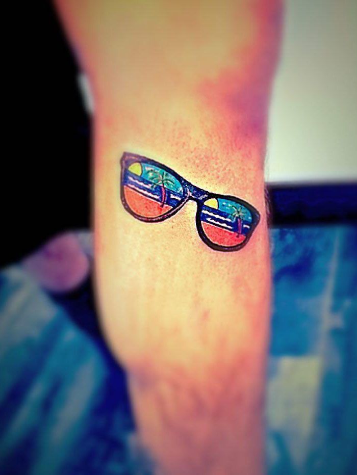 30 Pretty Sunglasses Tattoos You Will Love