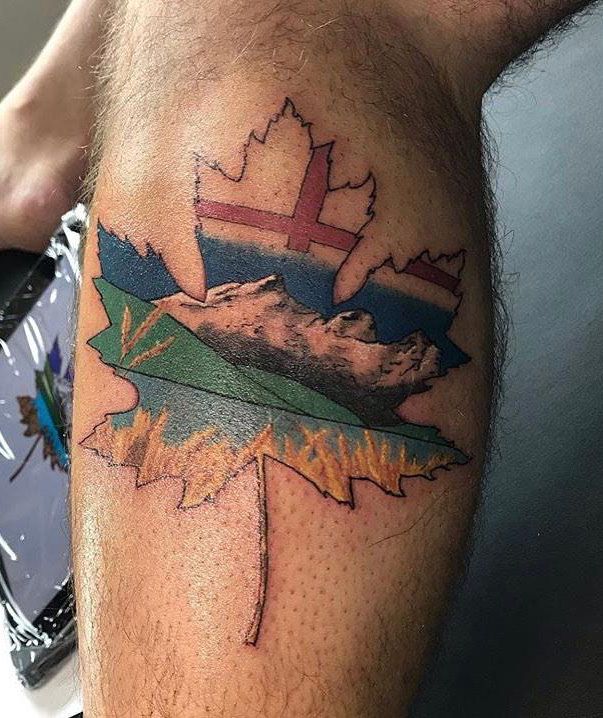 30 Elegant Maple Leaf Tattoos for Your Inspiration