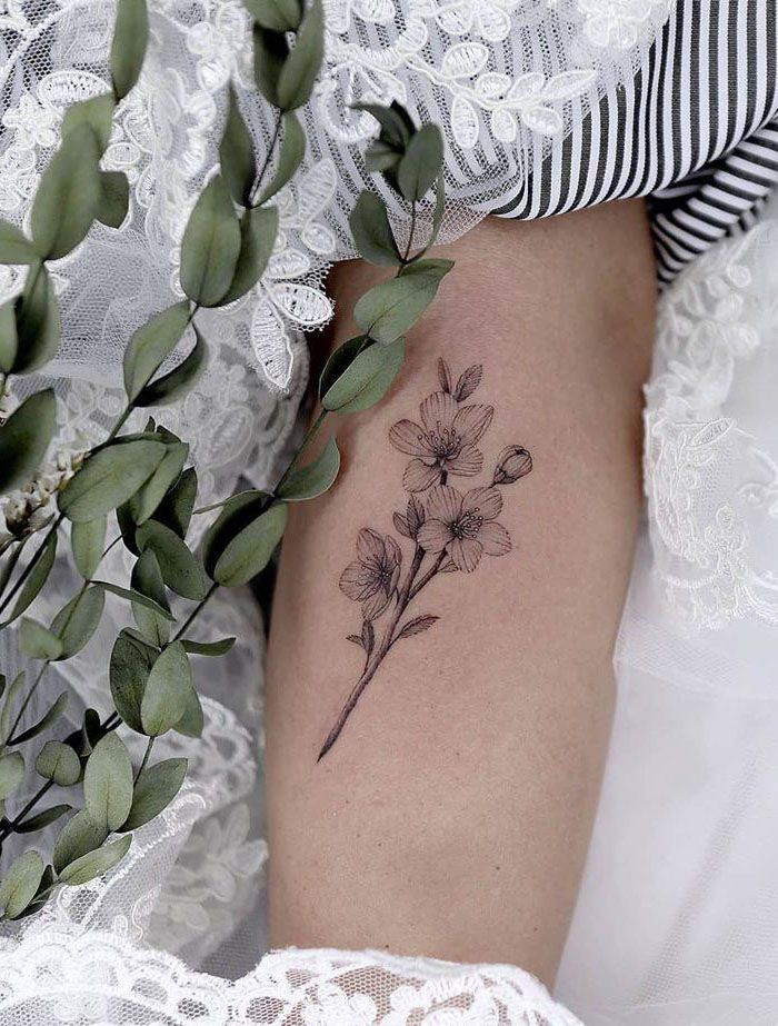 30 Pretty Peach Blossom Tattoos You Shouldn't Miss