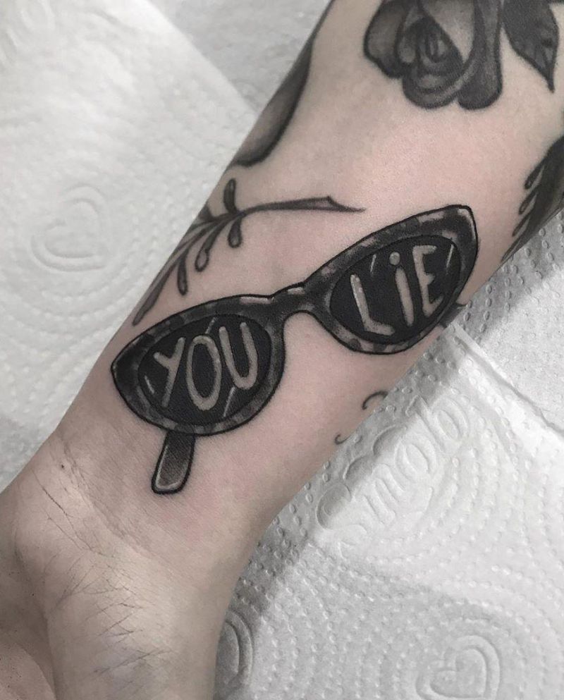 30 Pretty Sunglasses Tattoos You Will Love