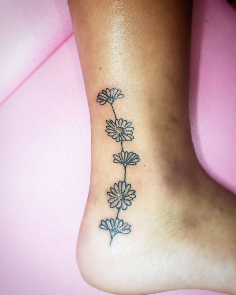 30 Pretty Daisy Chain Tattoos Make You The Focus of The Crowd