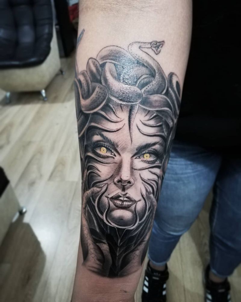 30 Pretty Gorgon Tattoos You Will Love