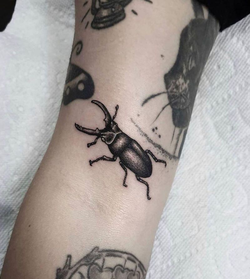 30 Pretty Insect Tattoos That Make You More Attractive