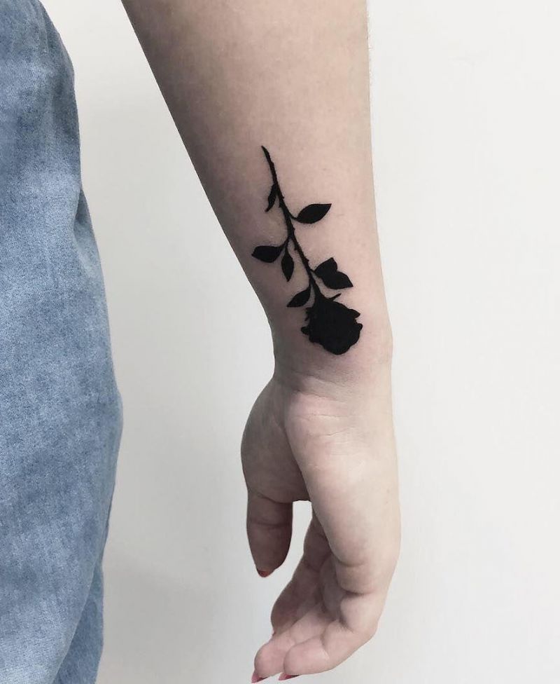 30 Pretty Black Rose Tattoos That Give You an Unexpected Feeling