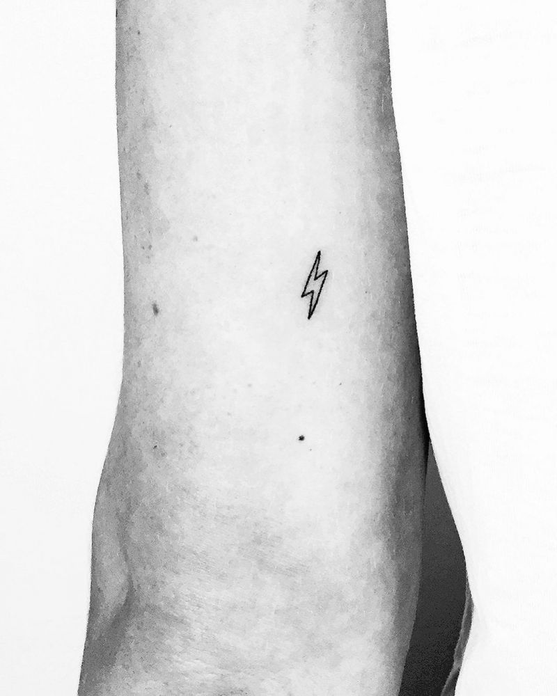 30 Pretty Lightning Tattoos You Will Love