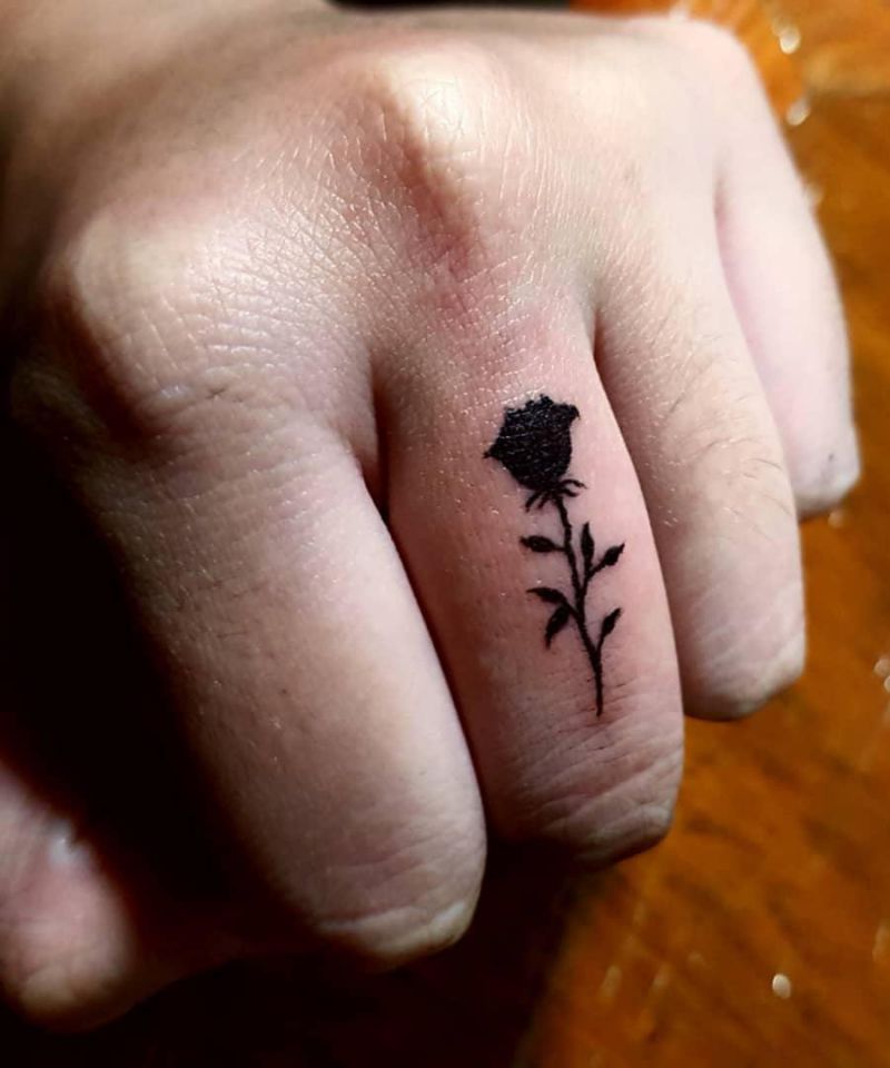 30 Pretty Black Rose Tattoos That Give You an Unexpected Feeling