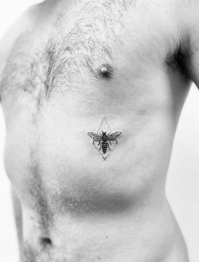 30 Pretty Wasp Tattoos to Inspire You