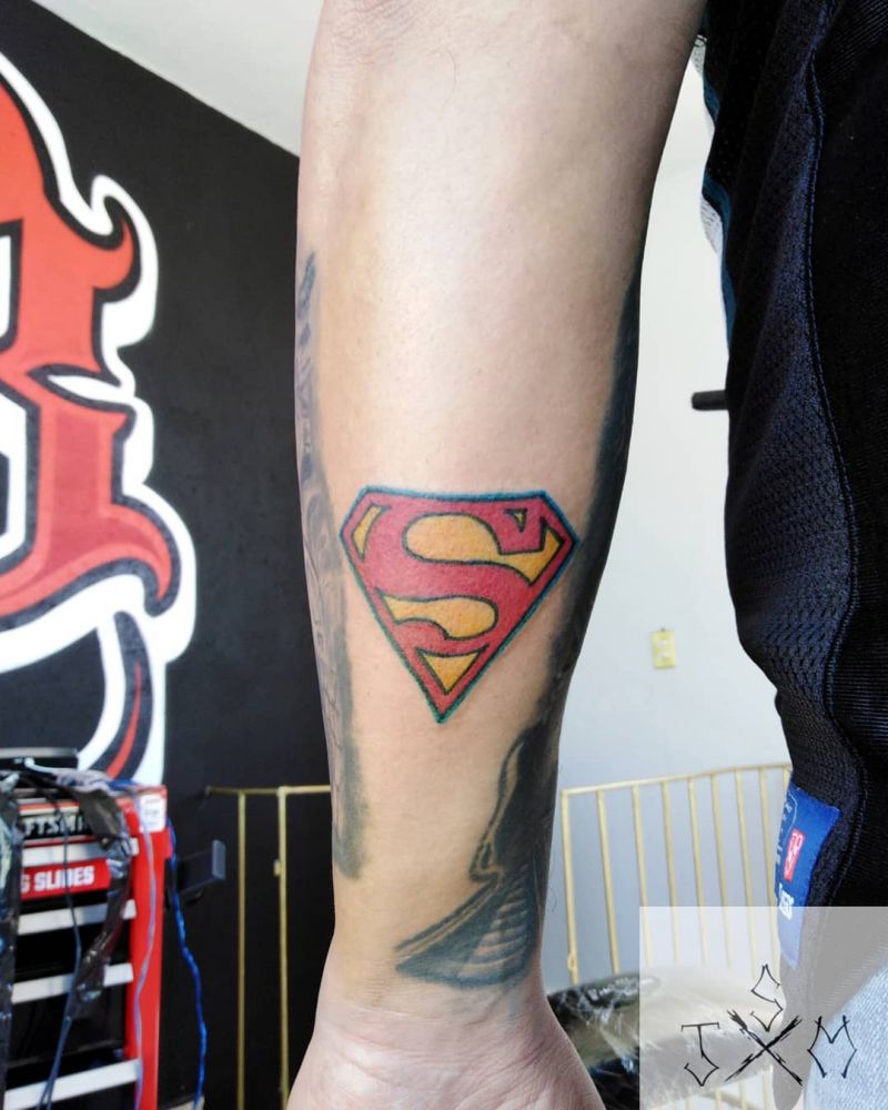 30 Pretty Superman Tattoos that Can Enhance Your Temperament