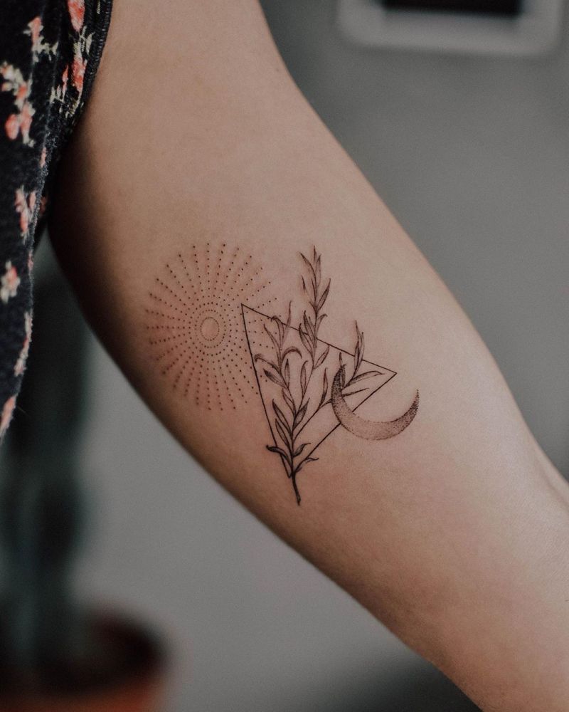 30 Pretty Triangle Tattoos You Will Love