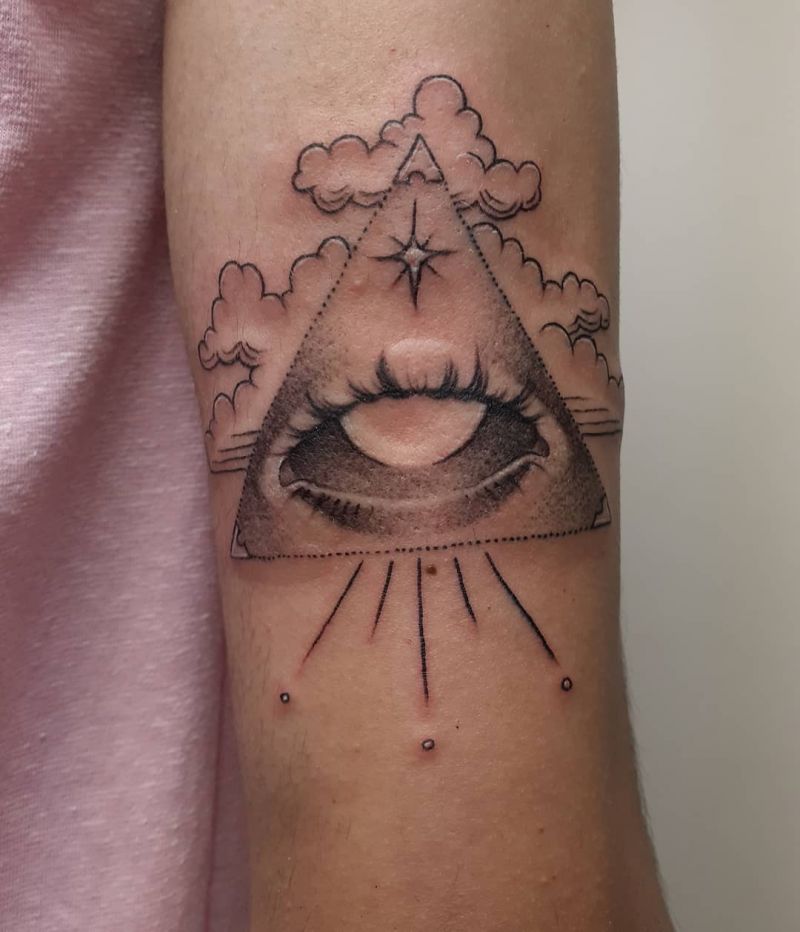 30 Pretty Triangle Tattoos You Will Love