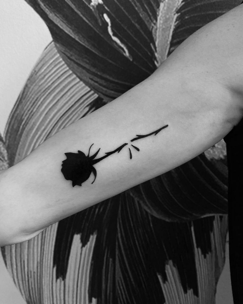 30 Pretty Black Rose Tattoos That Give You an Unexpected Feeling