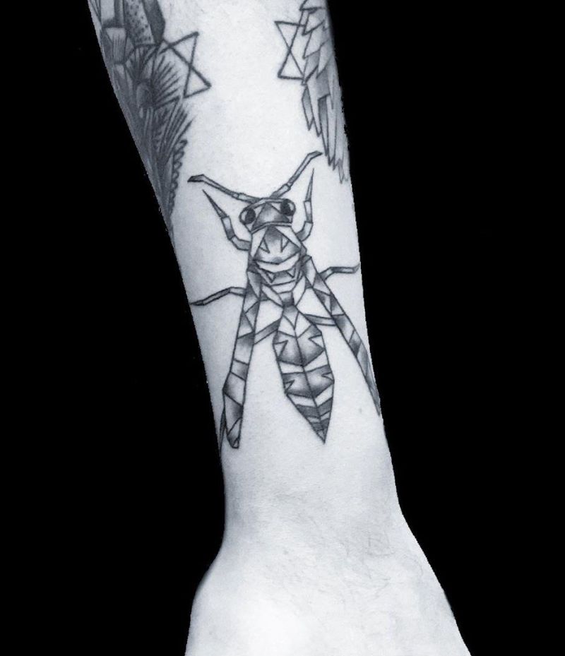 30 Pretty Wasp Tattoos to Inspire You