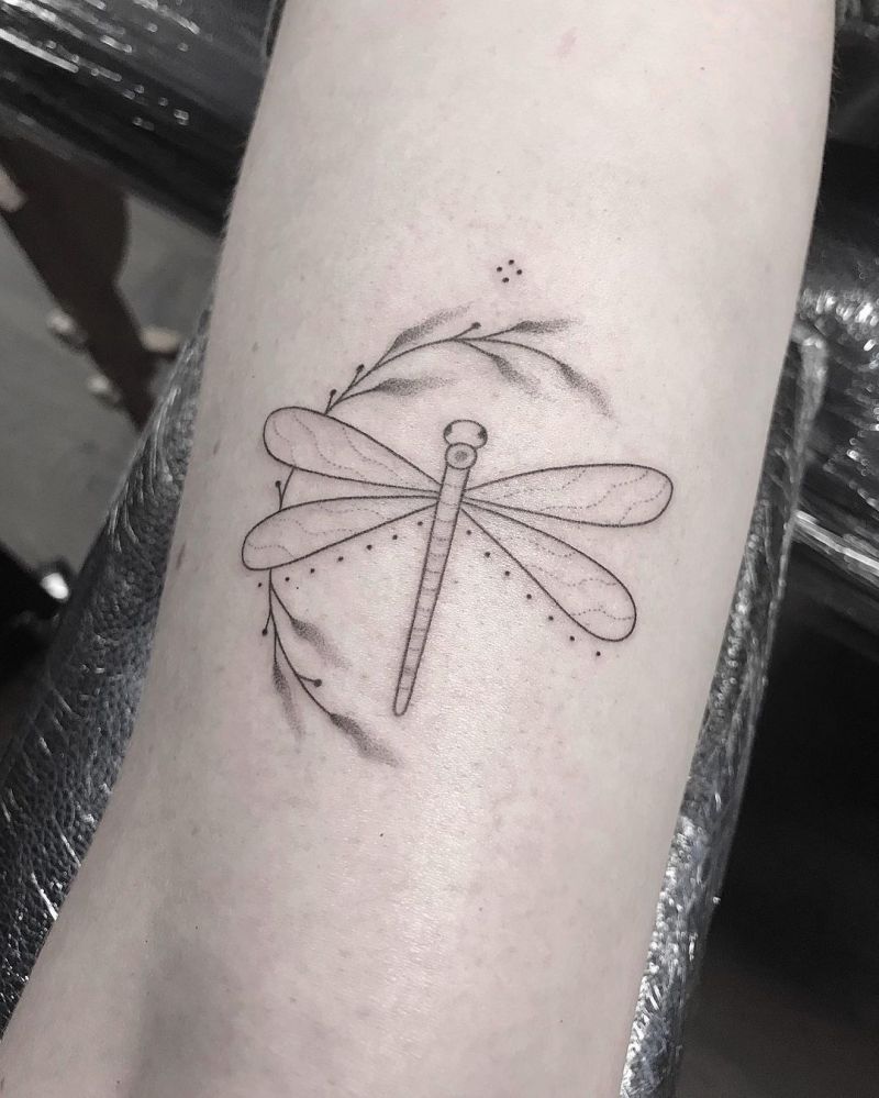 30 Pretty Insect Tattoos That Make You More Attractive