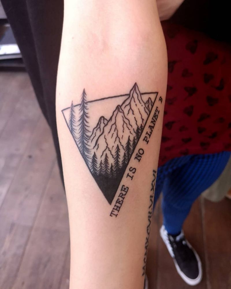 30 Pretty Triangle Tattoos You Will Love